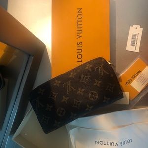 Louis Vuitton wallet- authentic 🦋